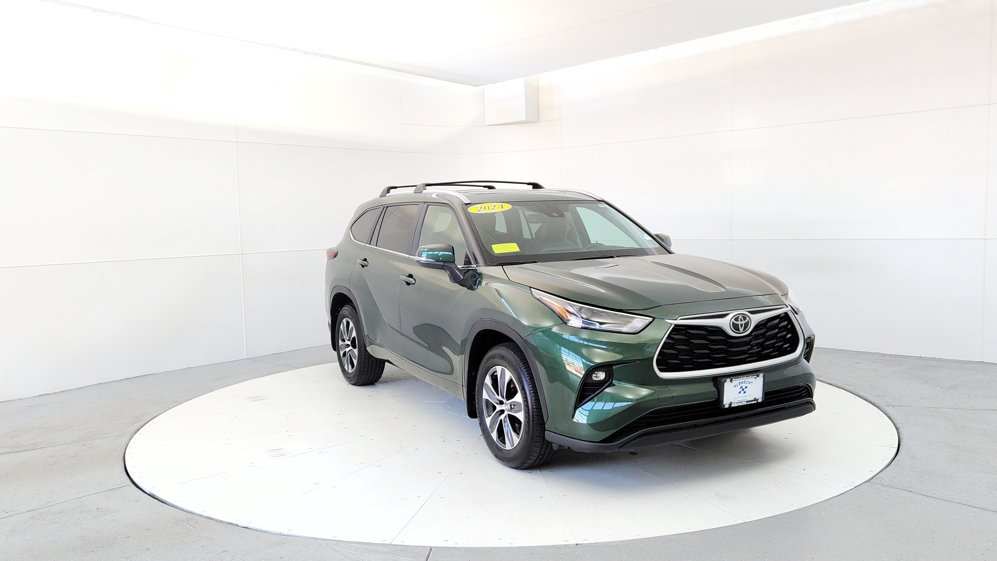 Certified Pre-Owned 2024 Toyota Highlander XLE 4D Sport Utility in