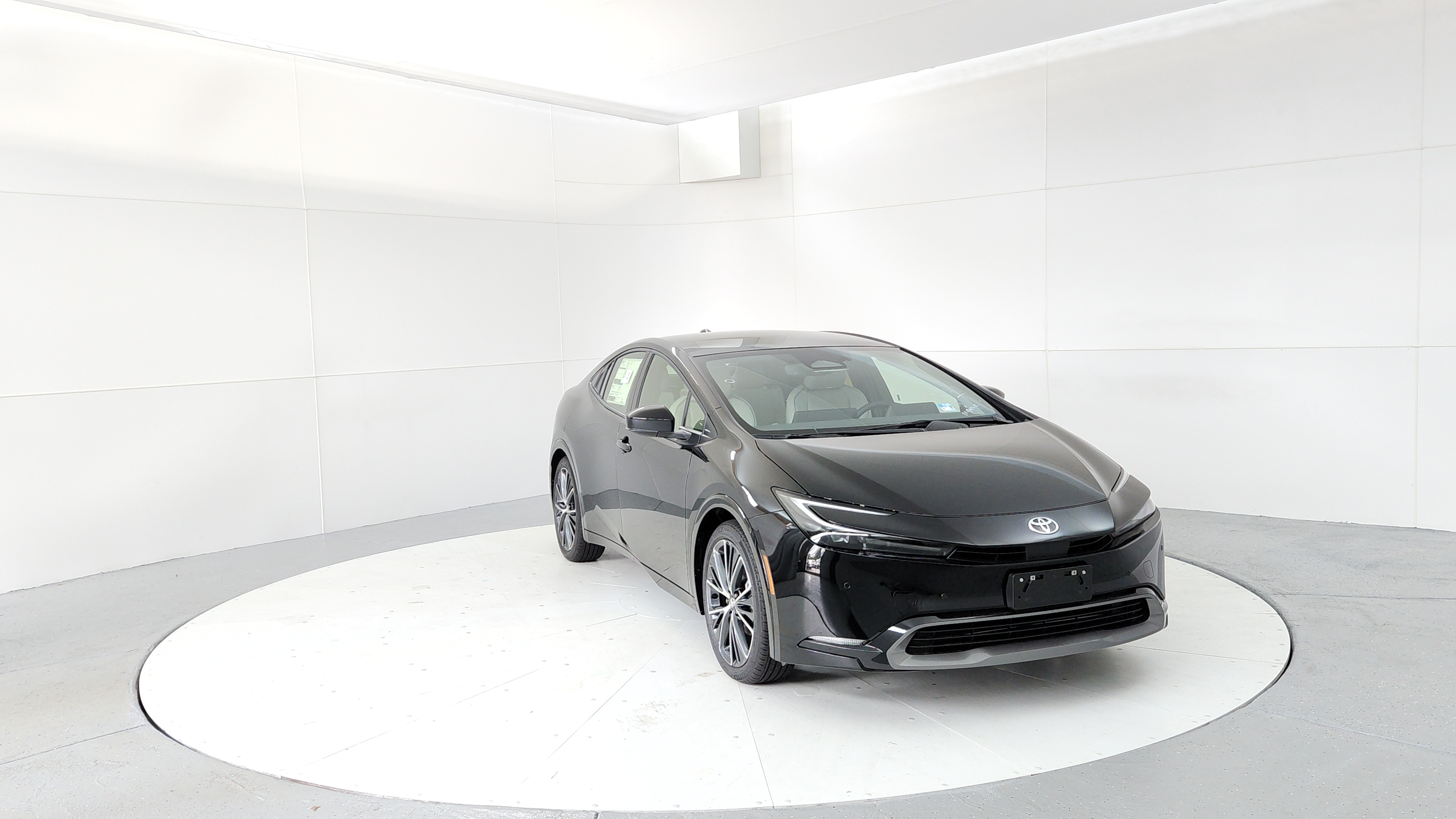 New 2027 Toyota Prius XLE 5D Hatchback in Woburn #17096S | Woburn