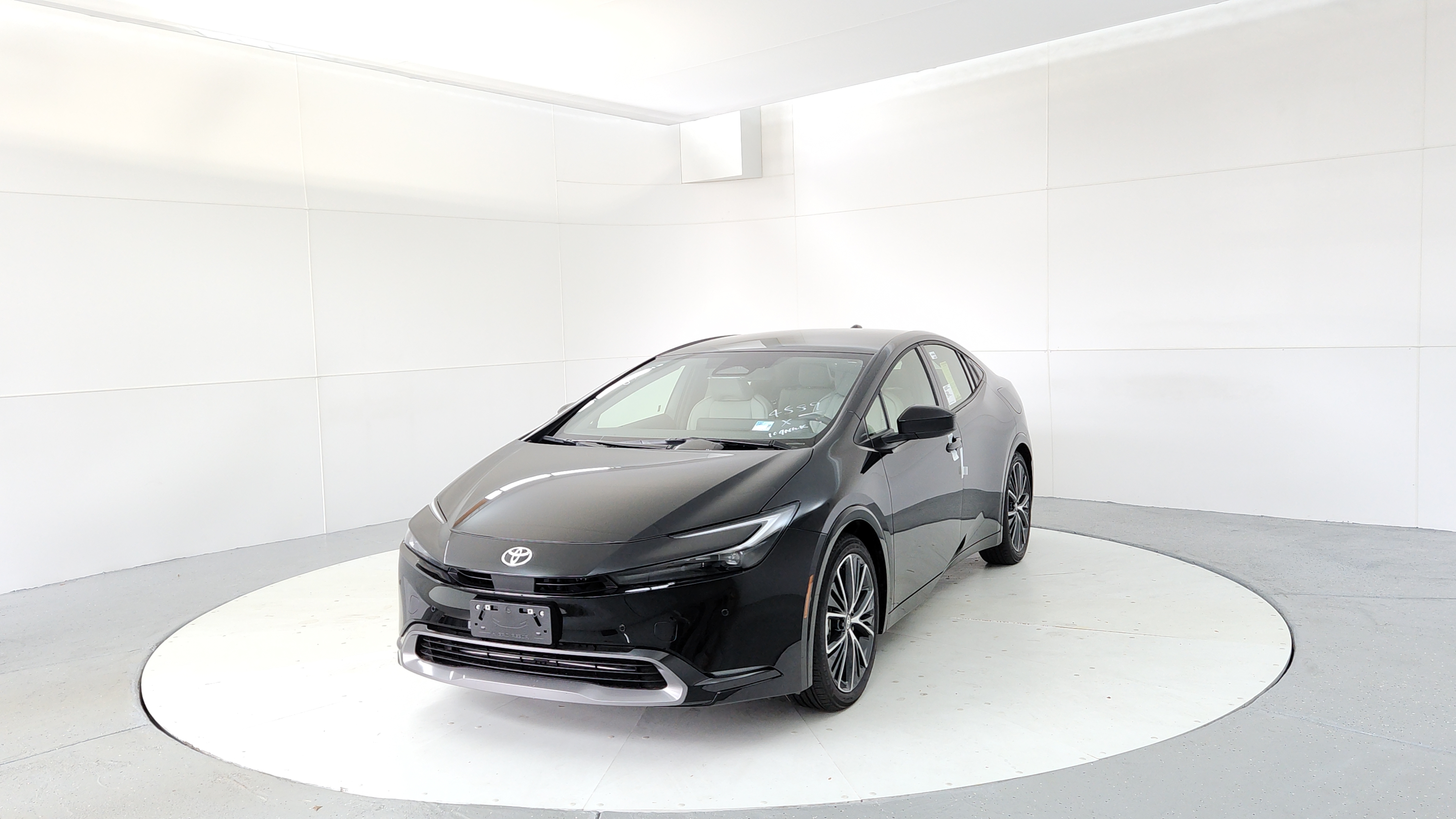 New 2027 Toyota Prius XLE 5D Hatchback in Woburn #17096S | Woburn